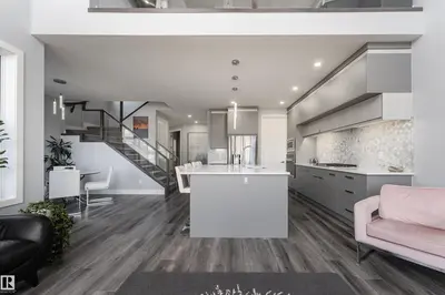 Interior photo 4 of 18 KIWYCK LI