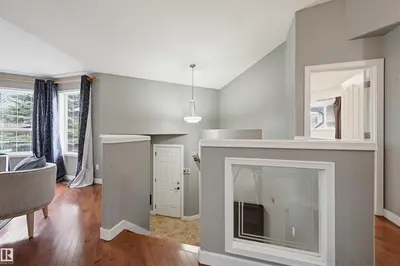 Interior photo 3 of 21 Escada CL