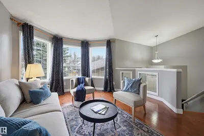 Interior photo 2 of 21 Escada CL