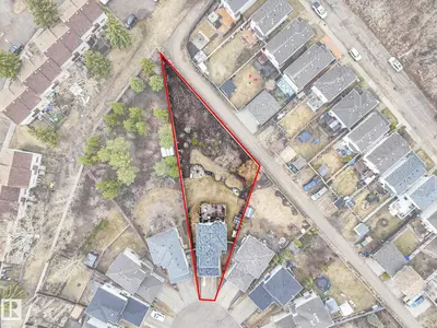 Interior photo 1 of 224 HYNDMAN CR NW