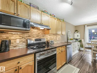 Interior photo 4 of 224 HYNDMAN CR NW