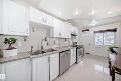 Interior photo 3 of 75 AMBERLY CO NW