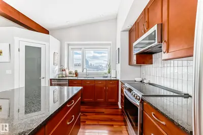 Interior photo 4 of 10811 43 AV NW