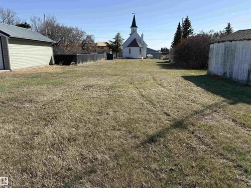 4915 50 Ave, Holden - $21,000