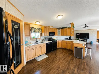 Interior photo 3 of 4703 51 AV