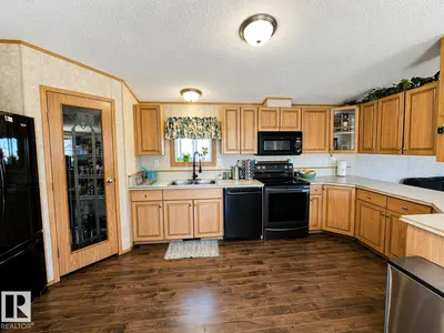 Interior photo 2 of 4703 51 AV