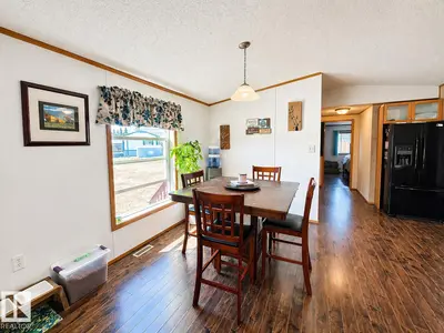 Interior photo 4 of 4703 51 AV