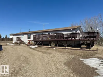 Interior photo 1 of 4703 51 AV