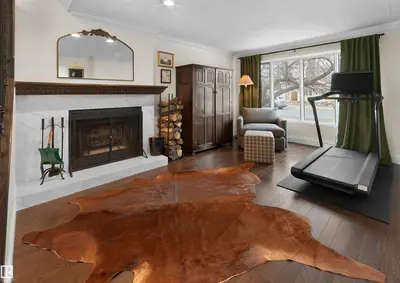 Interior photo 3 of 8960 77 AV NW