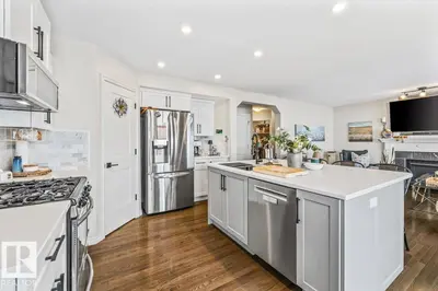 Interior photo 2 of 50 NAPOLEON CR