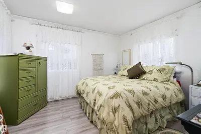 Interior photo 4 of 4723 45 ST