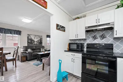 Interior photo 3 of 4723 45 ST