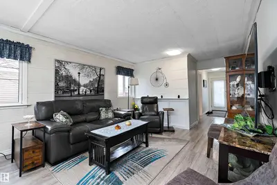 Interior photo 1 of 4723 45 ST