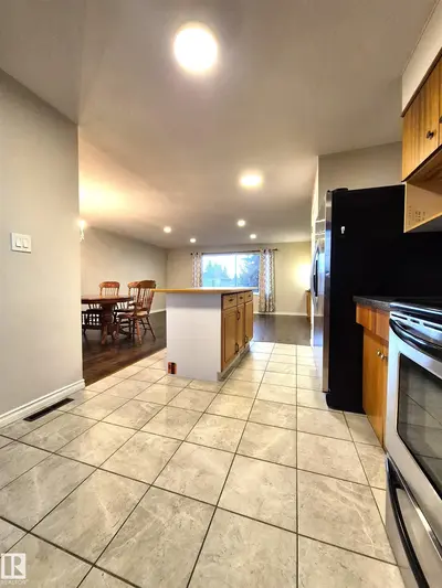 Interior photo 3 of 11440 44A AV NW