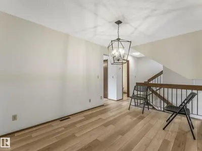 Interior photo 3 of 33 GLAEWYN