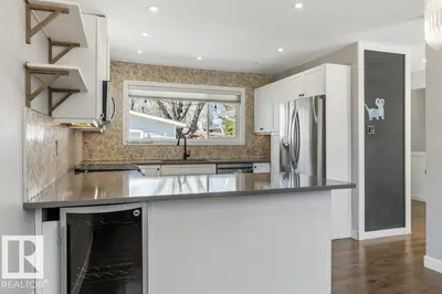 Interior photo 2 of 5 GRESHAM BV