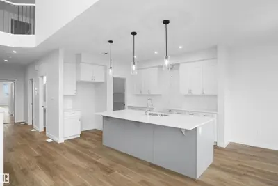 Interior photo 3 of 56 Nerine CR