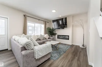 Interior photo 4 of 2120 MUCKLEPLUM CR SW