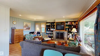 Interior photo 2 of 12 53026 RGE ROAD 43