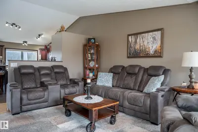 Interior photo 2 of 27 61119 Rge Rd 465