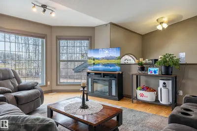 Interior photo 4 of 27 61119 Rge Rd 465