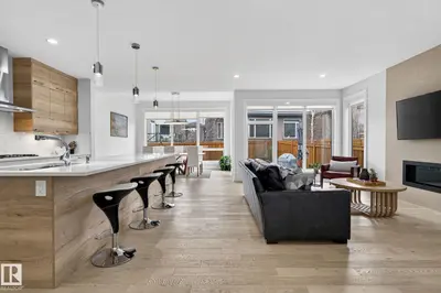 Interior photo 4 of 1313 HAINSTOCK WY SW