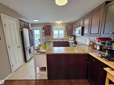 Interior photo 4 of 5530 55 AV