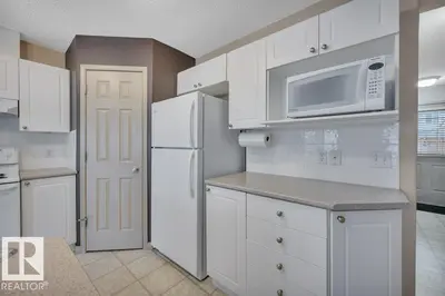 Interior photo 4 of #10 155 CROCUS CR