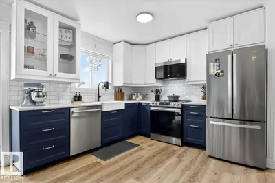 Interior photo 4 of 5208 55 AV