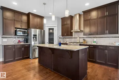 Interior photo 4 of 11732 18 AV SW