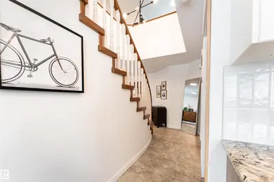 Interior photo 4 of 125 Regal CL