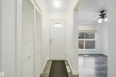 Interior photo 1 of 195 Grandin VG