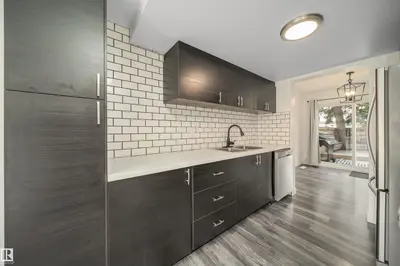 Interior photo 4 of 195 Grandin VG