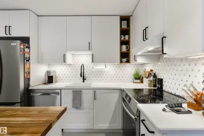 Interior photo 3 of 50 GRANDVIEW RG