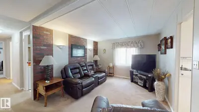 Interior photo 1 of 5020 43 ST