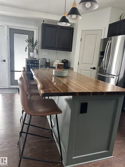 Interior photo 2 of 4926 58 ave