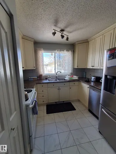 Interior photo 3 of 11814 157 AV NW