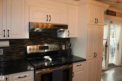 Interior photo 2 of 5110 54A Street