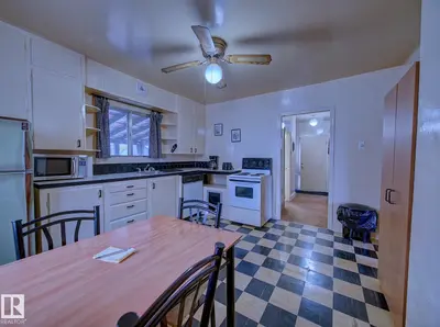 Interior photo 2 of 9533 77 AV NW