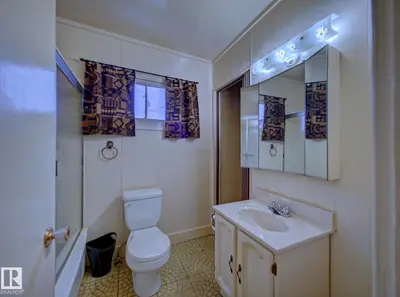 Interior photo 3 of 9533 77 AV NW