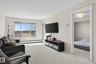 Interior photo 3 of #307 3719 WHITELAW LN NW SW