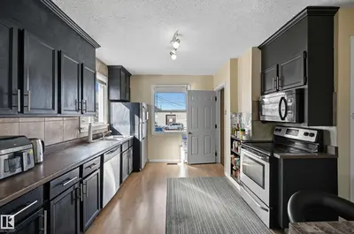 Interior photo 4 of 11908 71 ST NW