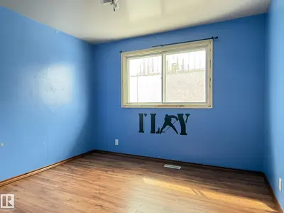 Interior photo 4 of 5116 48 ST