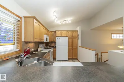 Interior photo 2 of 855 OAKLAND PL