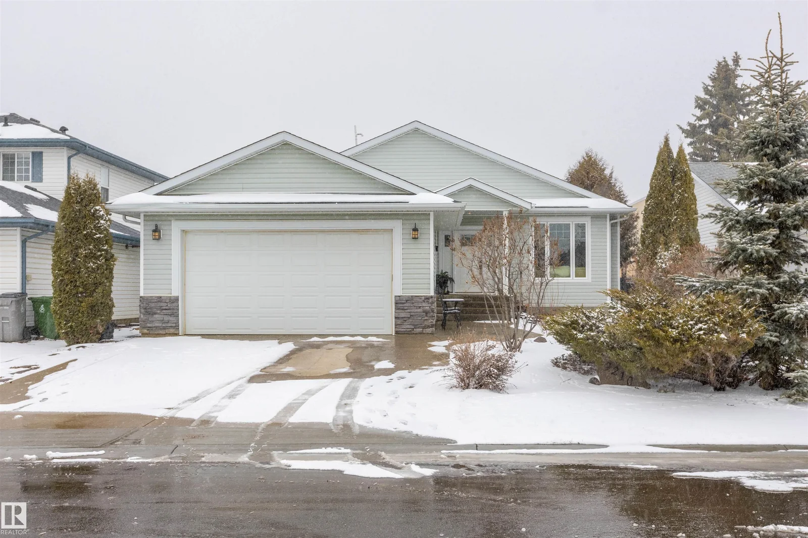 9210 97A AV, Morinville - 6 bedroom Detached Single Family for sale