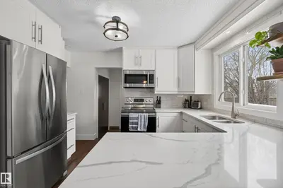 Interior photo 2 of 26 MALVERN DRIVE