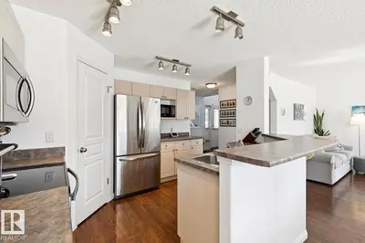 Interior photo 4 of 3219 30 AV NW