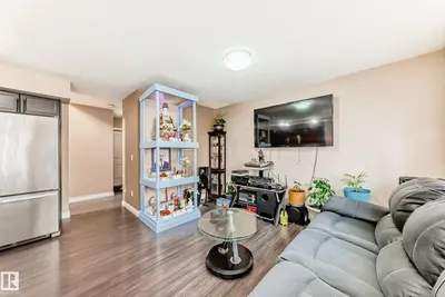 Interior photo 4 of #23 445 Brintnell BV NW