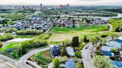 Interior photo 1 of 9260A STRATHEARN DR NW