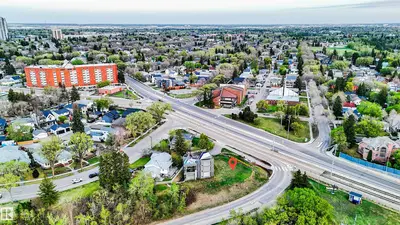 Interior photo 3 of 9260A STRATHEARN DR NW